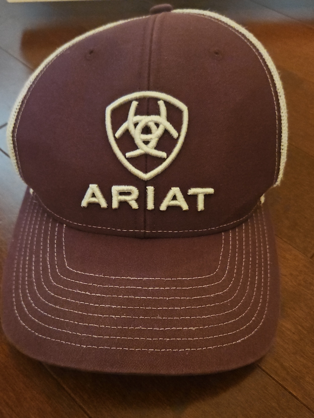 Cap with 'ARIAT' logo Maroon And White